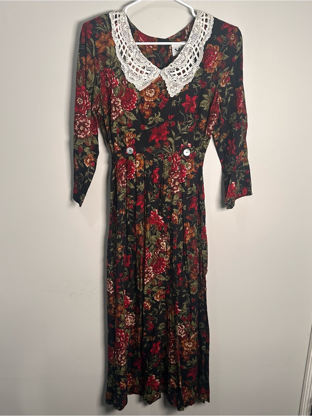 Floral Lace-Collar vintage Midi Dress in Black and Red cottage core